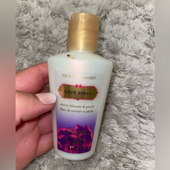 Lotion Victoria secret vintage love spell body lotion - Picture 2 of 3